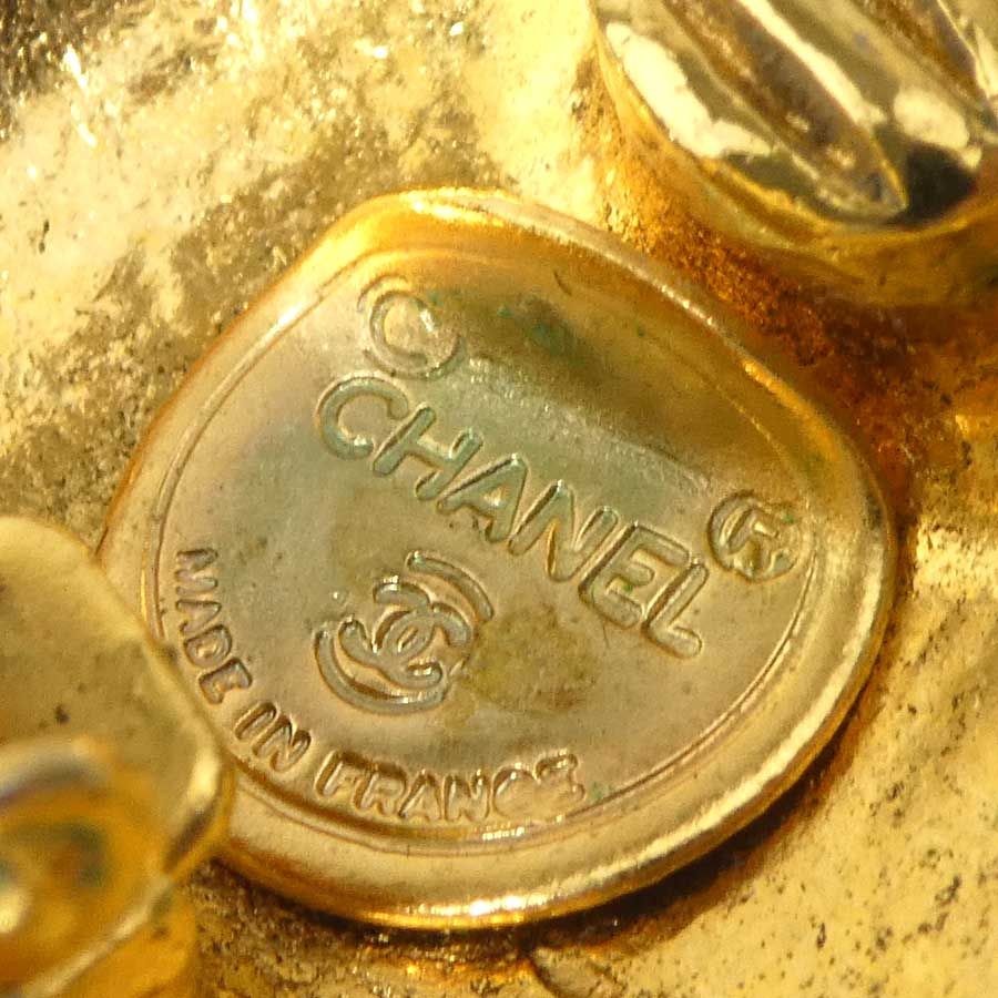 Chanel Earrings Logo Gold — view 9