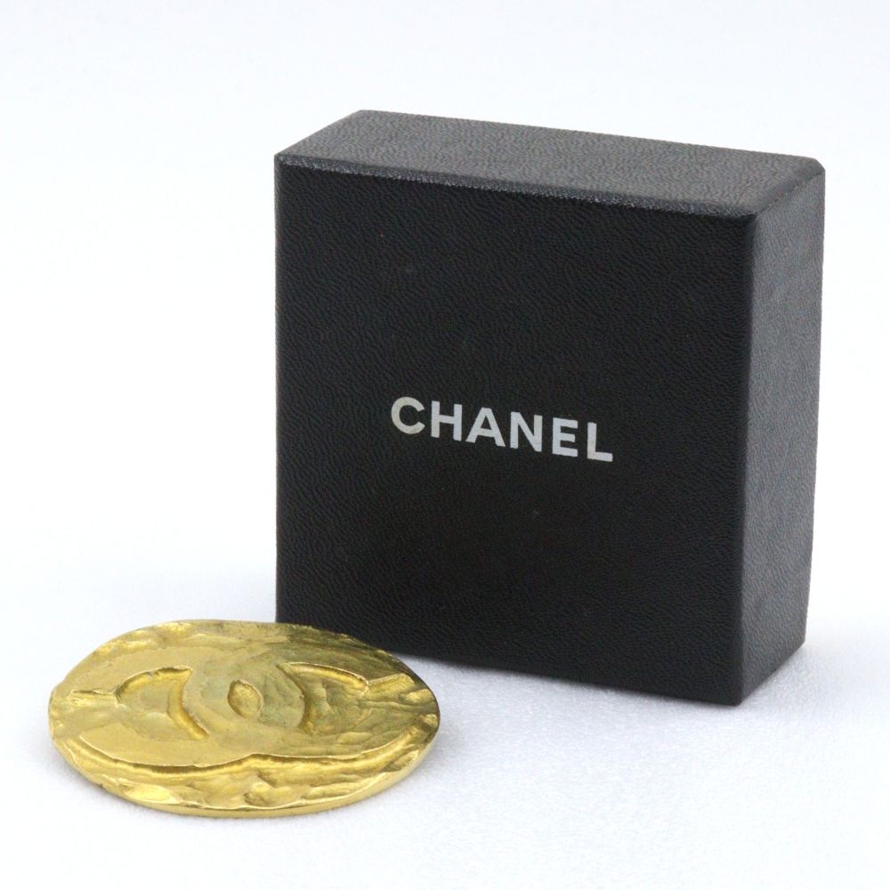 Chanel CC Logo Vintage Gold Plated Brooch — view 7