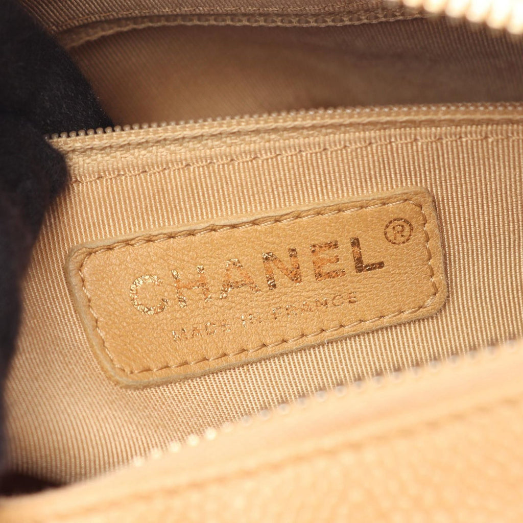 Chanel Shoulder Bag Quilted Beige Calf CC Logo — view 4