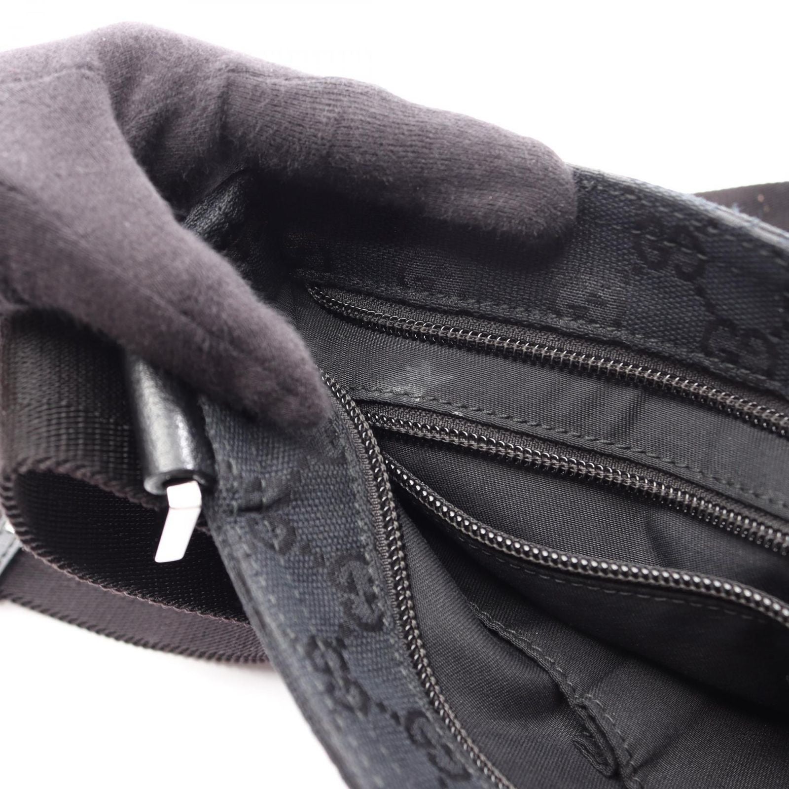 Gucci Shoulder Bag GG Canvas Black — view 8
