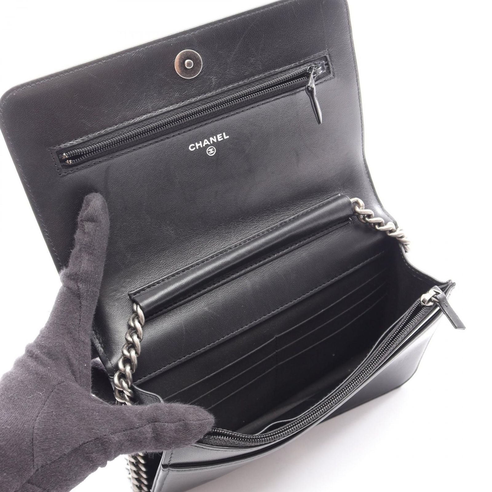 Chanel Shoulder Bag Boy Quilted Black Lambskin Boy Chain Wallet — view 3