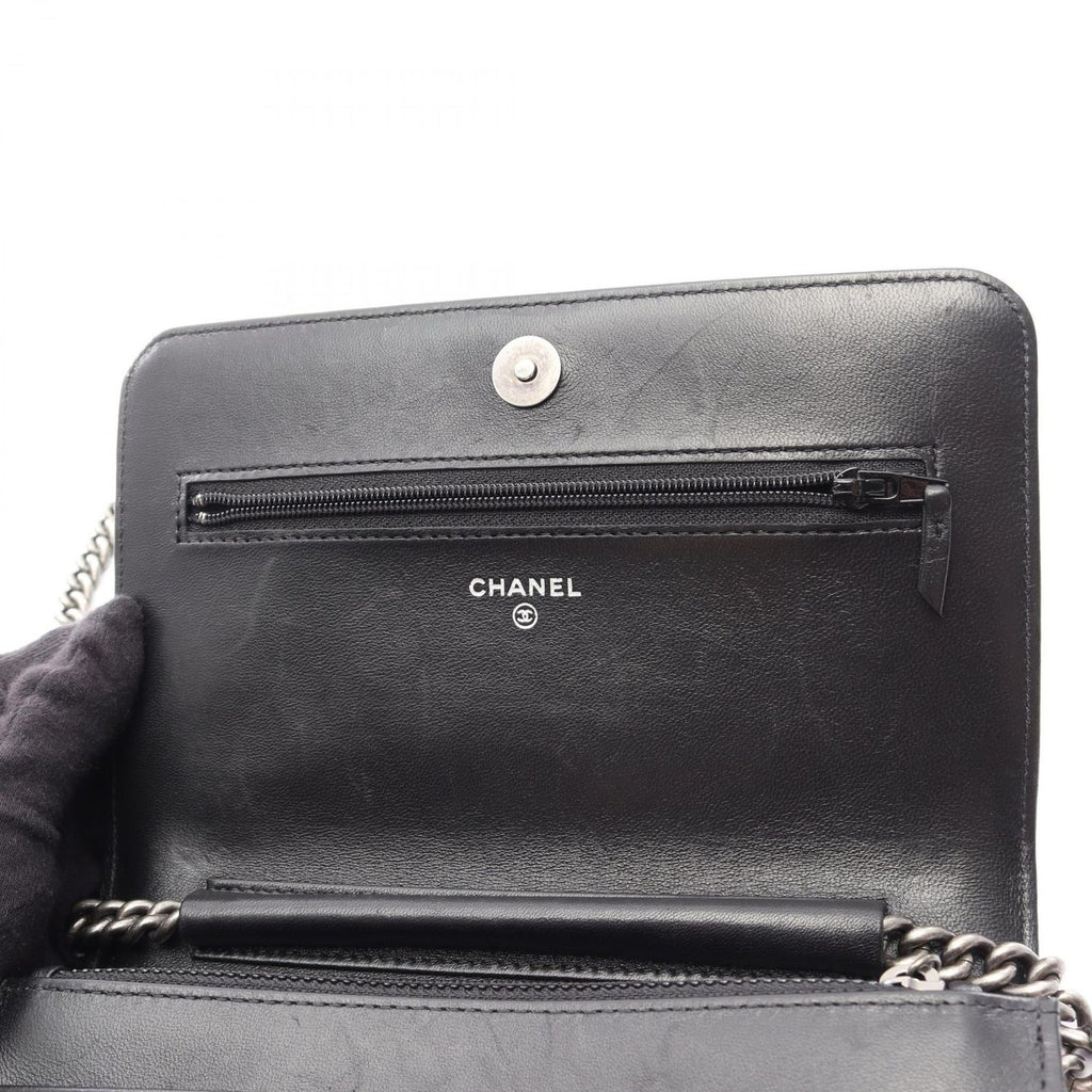 Chanel Shoulder Bag Boy Quilted Black Lambskin Boy Chain Wallet — view 7