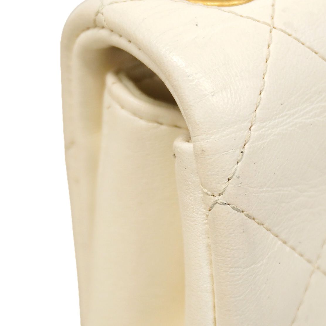 Chanel Shoulder Bag Quilted Leather White Gold — view 7