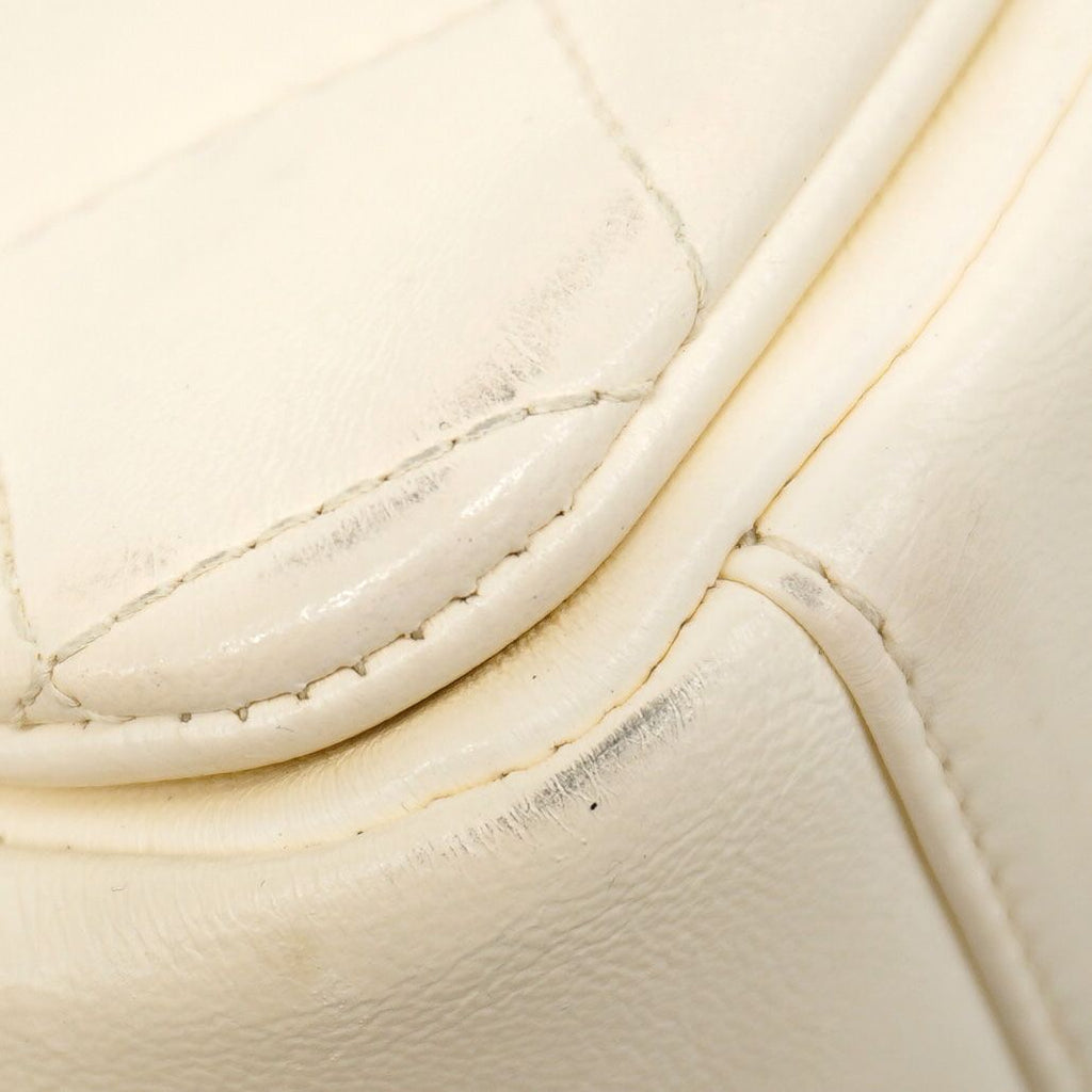 Chanel Shoulder Bag Quilted Leather White Gold — view 6