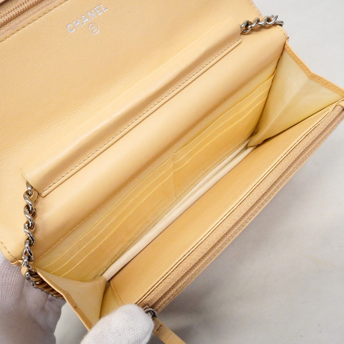 Chanel Shoulder Wallet Bicolor Leather Beige Silver — view 4