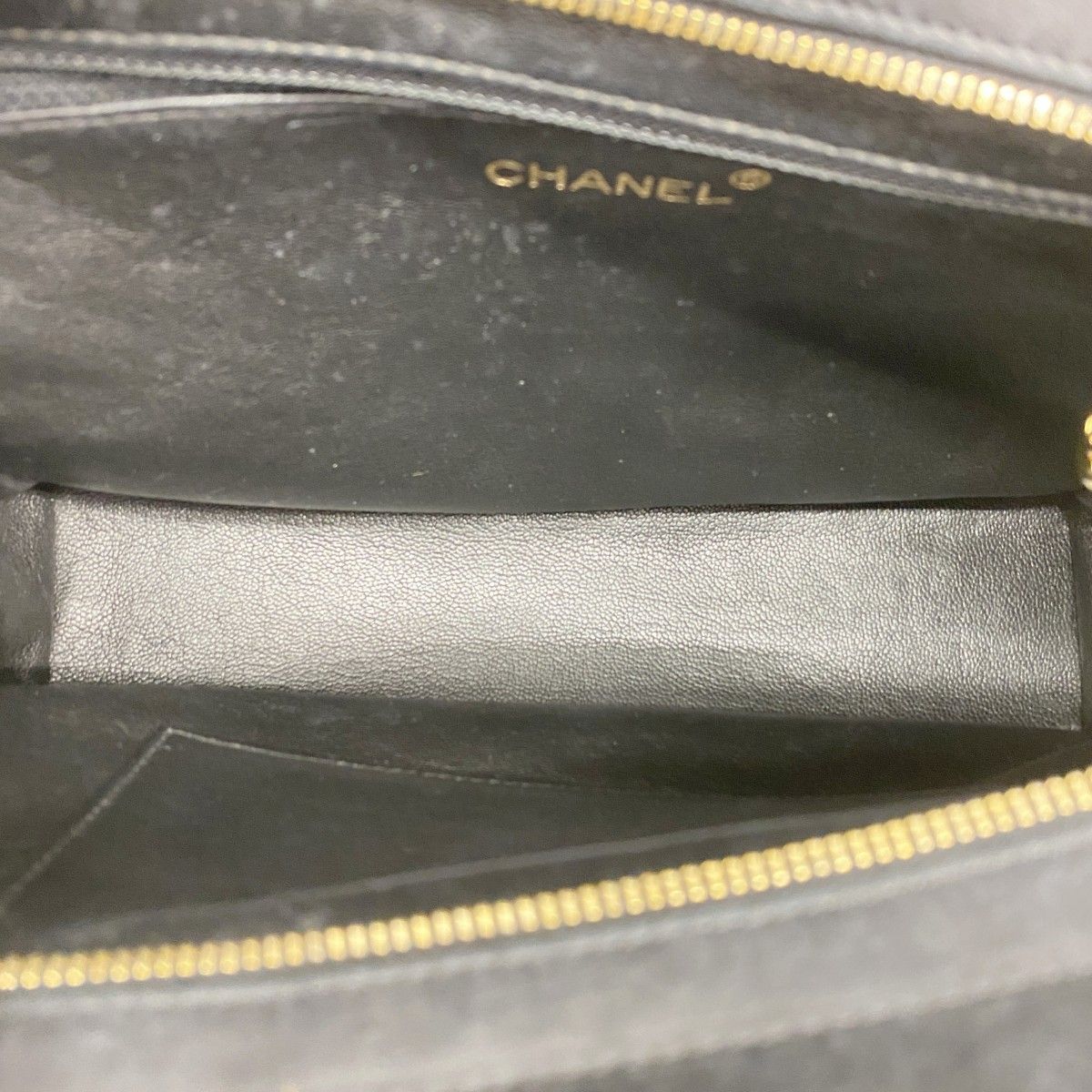 Chanel Tote Quilted Lambskin Black Gold — view 4
