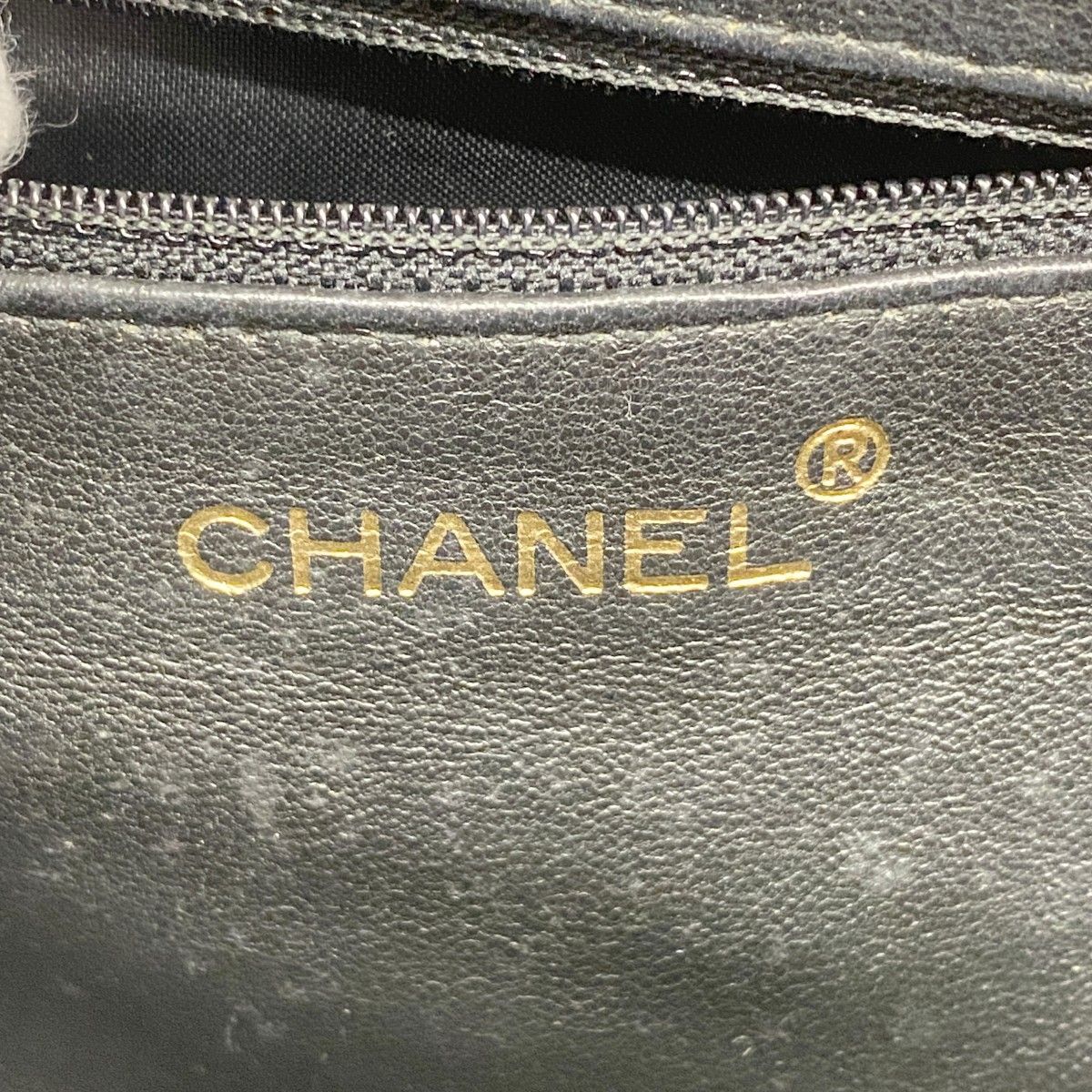 Chanel Tote Quilted Lambskin Black Gold — view 5