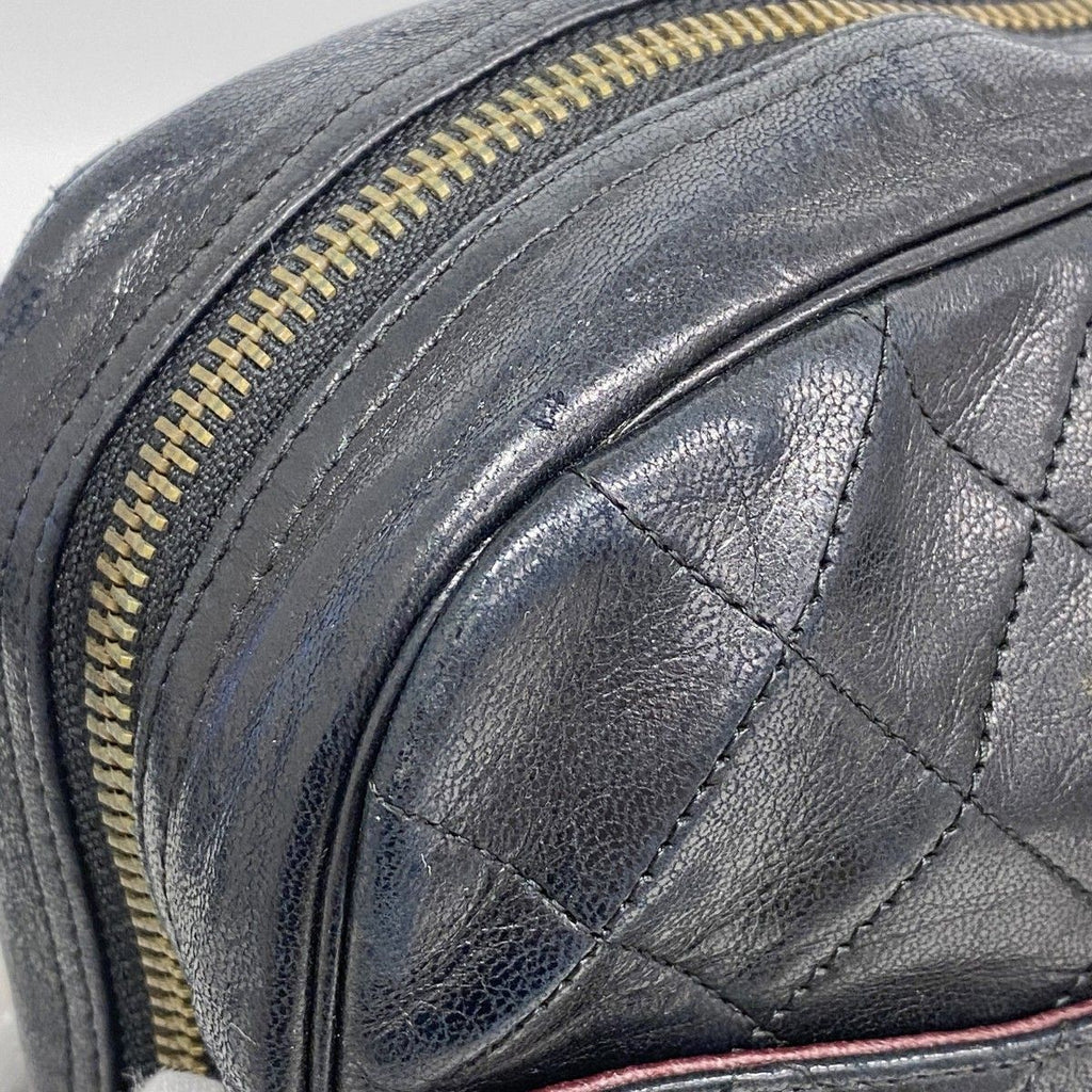 Chanel Shoulder Bag Quilted Lambskin Black Gold — view 7