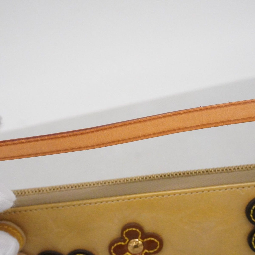 Louis Vuitton Pouch Vernis Flower Lexington Beige — view 8