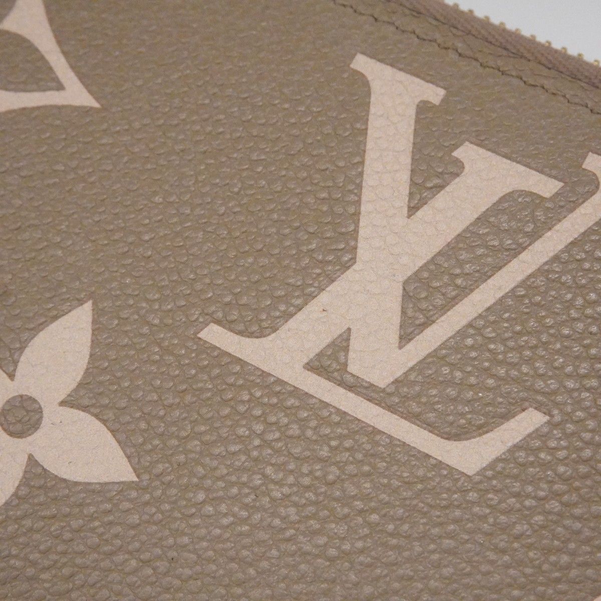 Louis Vuitton Wallet Monogram Empreinte Bicolor Zippy Tourtle le Cream — view 8