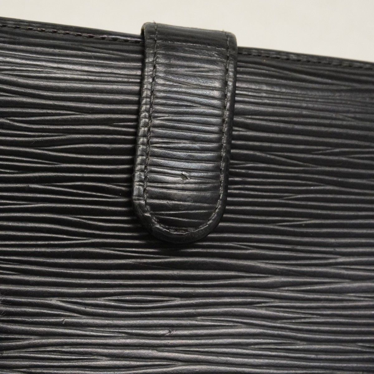 Louis Vuitton Wallet Epi Continental Viennois Noir — view 9