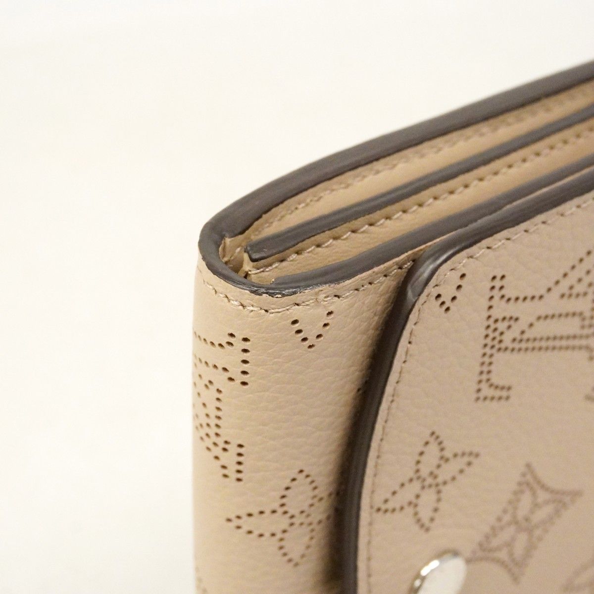 Louis Vuitton Wallet Mahina Portefeuille Iris Compact Galle — view 6