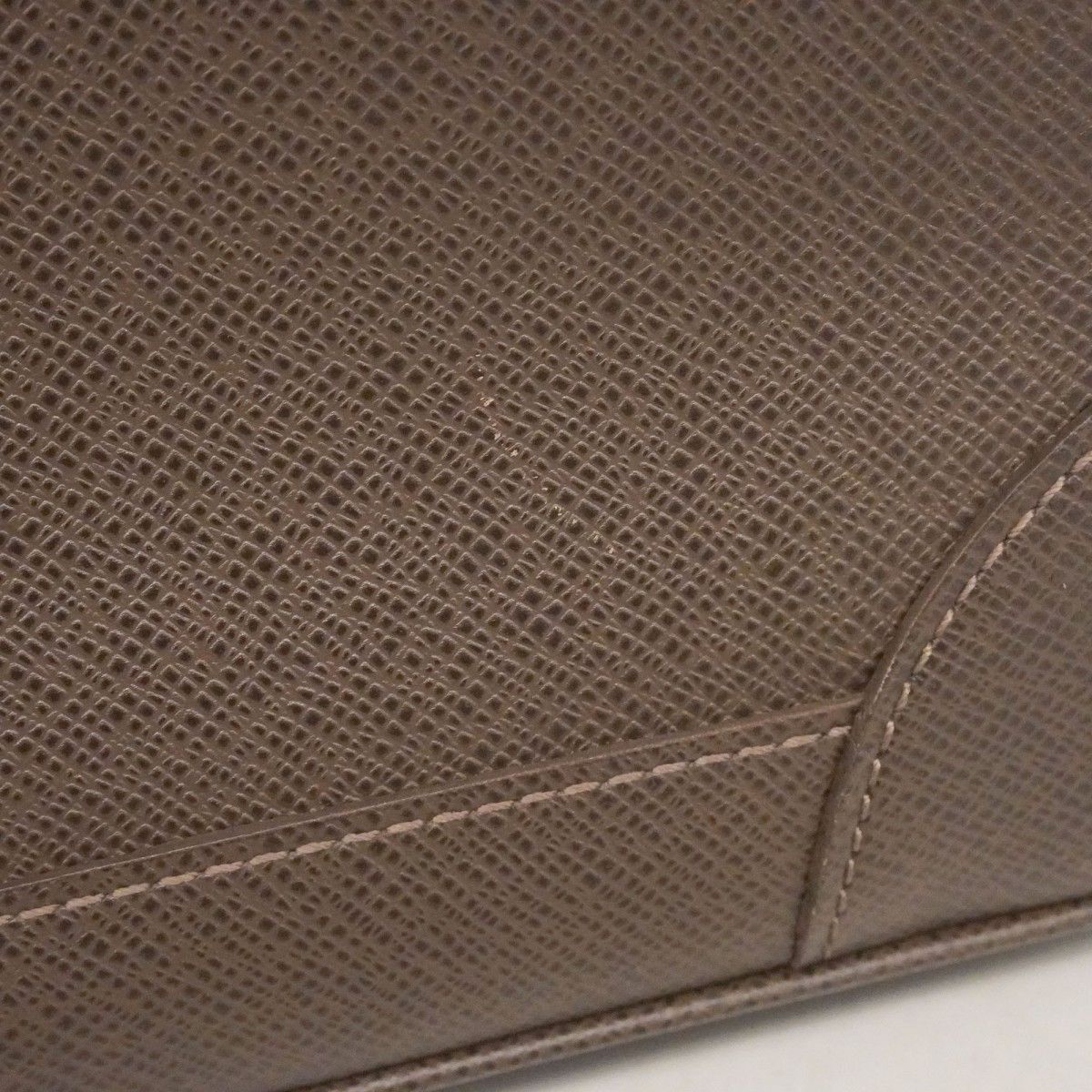 Louis Vuitton Clutch Taiga Pavel Grizzly — view 9