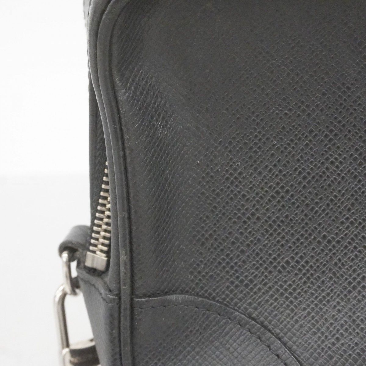 Louis Vuitton Clutch Taiga Pavel Ardoise — view 9