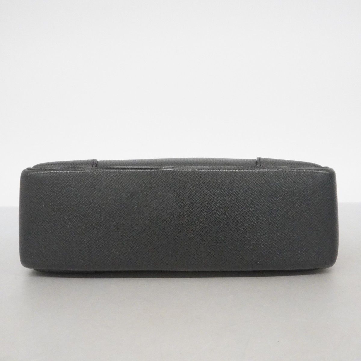 Louis Vuitton Clutch Taiga Pavel Ardoise — view 3