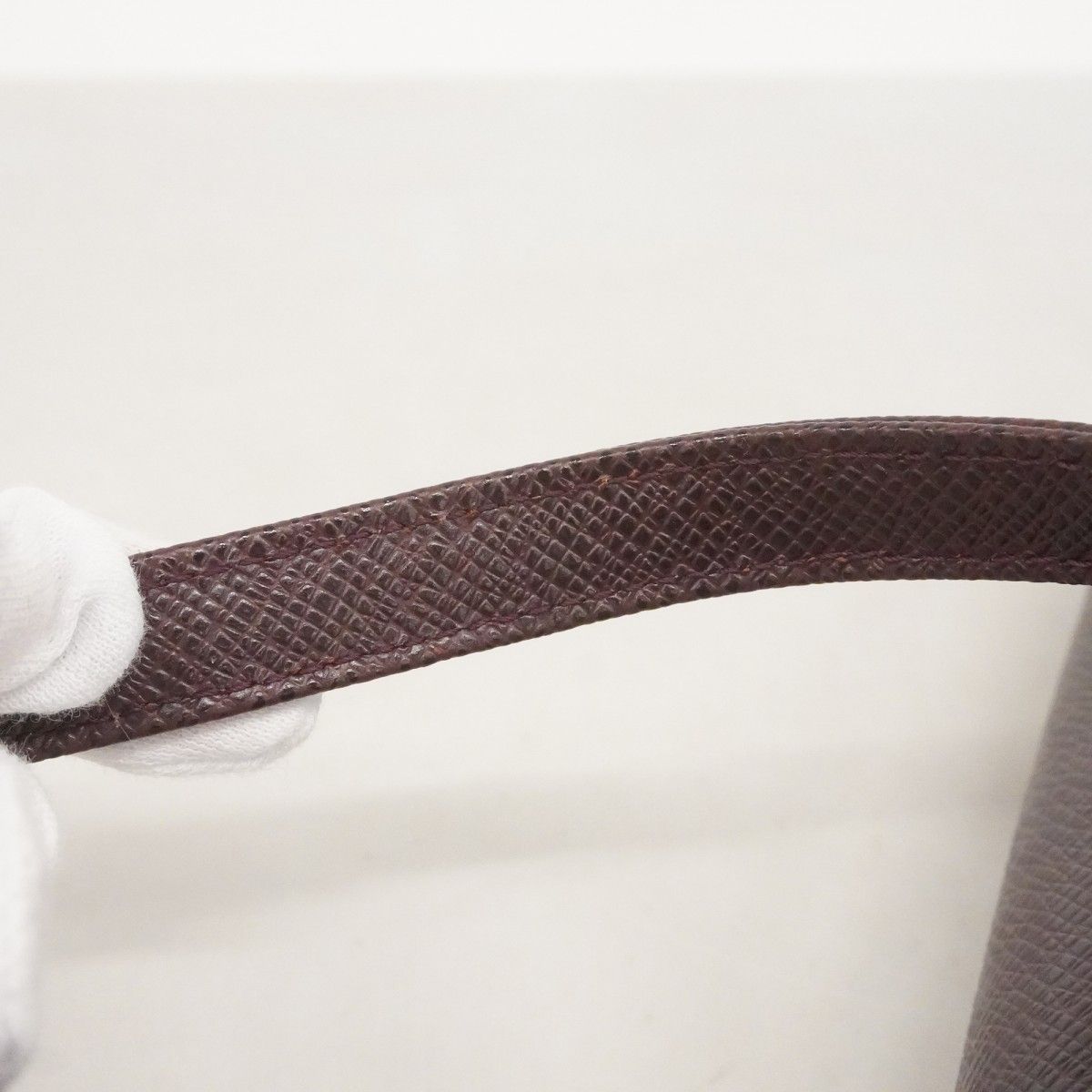 Louis Vuitton Clutch Taiga Baikal Acajou — view 9