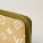 Louis Vuitton Wallet Monogram Giant Zippy Khaki — view 8