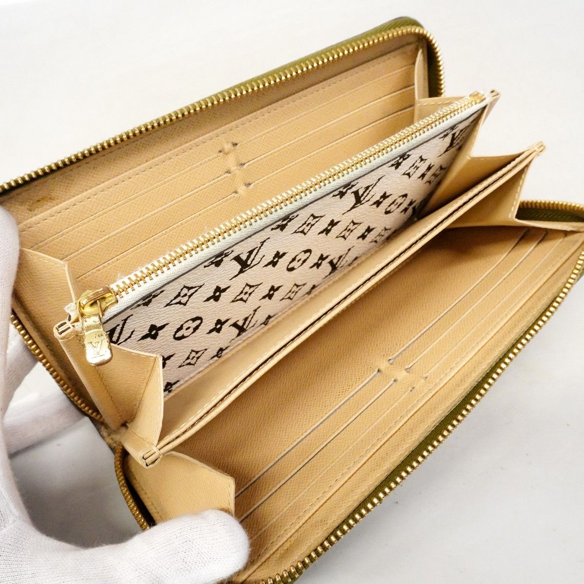 Louis Vuitton Wallet Monogram Giant Zippy Khaki — view 4