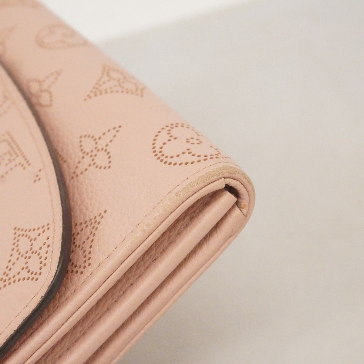 Louis Vuitton Wallet Mahina Portefeuille Iris Magnolia — view 5