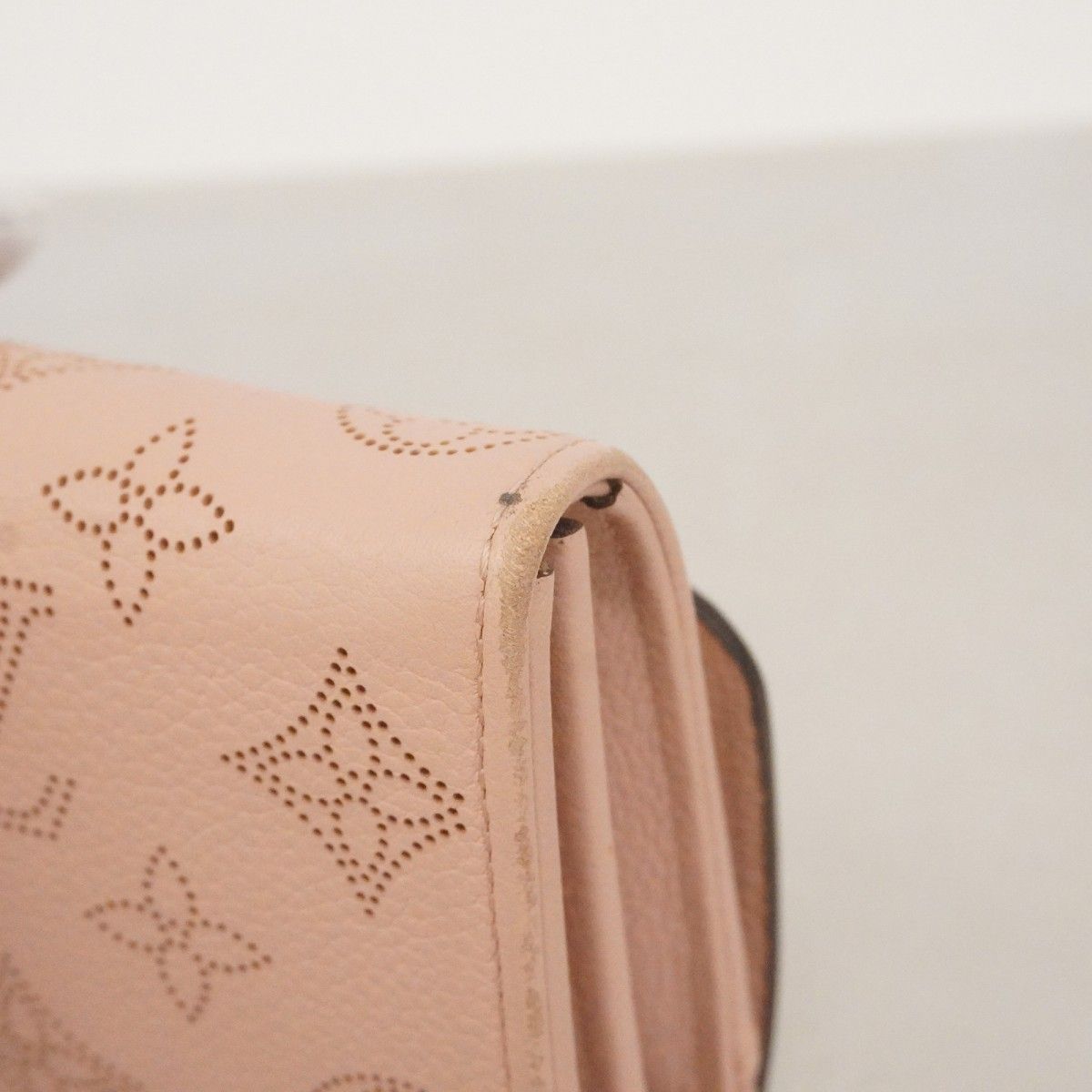Louis Vuitton Wallet Mahina Portefeuille Iris Magnolia — view 8