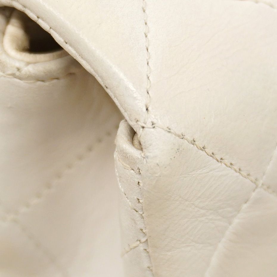 Chanel Shoulder Bag Quilted Lambskin White Gold — view 8