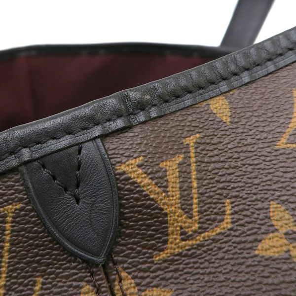 Louis Vuitton Monogram Davis Crossbody — view 8