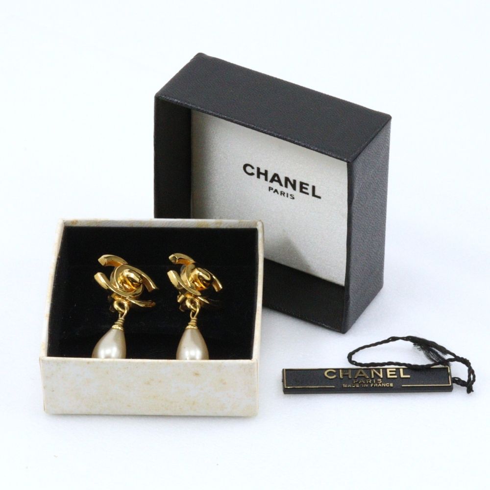 Chanel CC Logo Turnlock Motif Vintage Gold Plated Faux Pearl Earrings — view 9