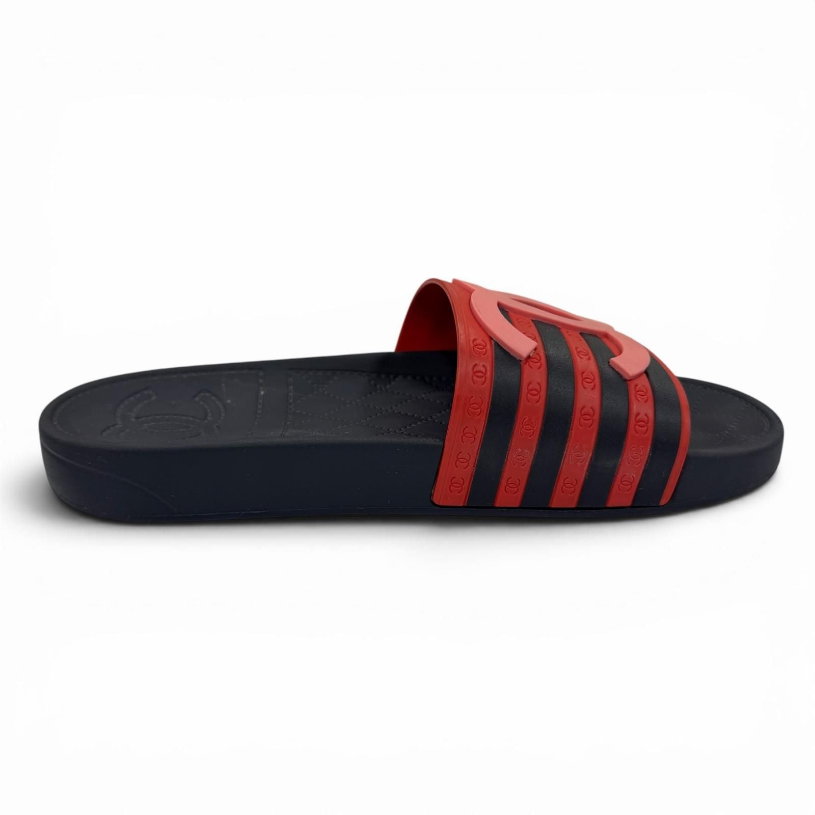 Chanel CC Logo Border Pattern Rubber Slides Sandals Red Navy — view 5