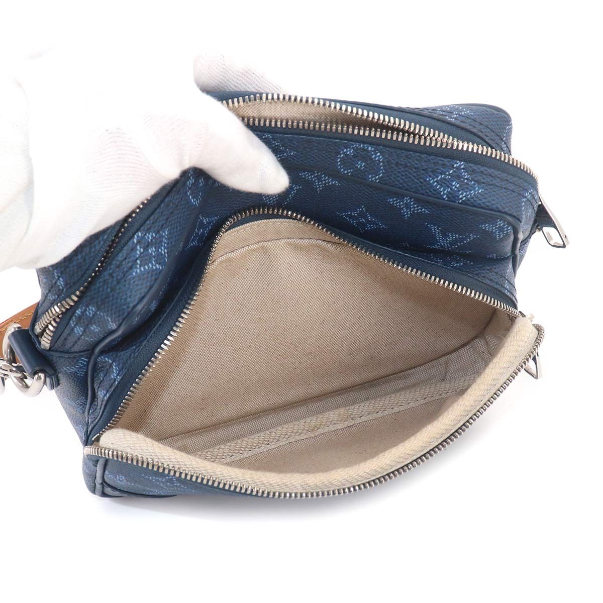 Louis Vuitton Monogram Heritage Nile 2-Way Bag O-chien — view 8