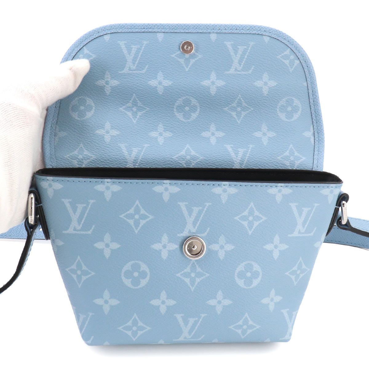 Louis Vuitton Taigarama Pulse Wearable Wallet Shoulder — view 7