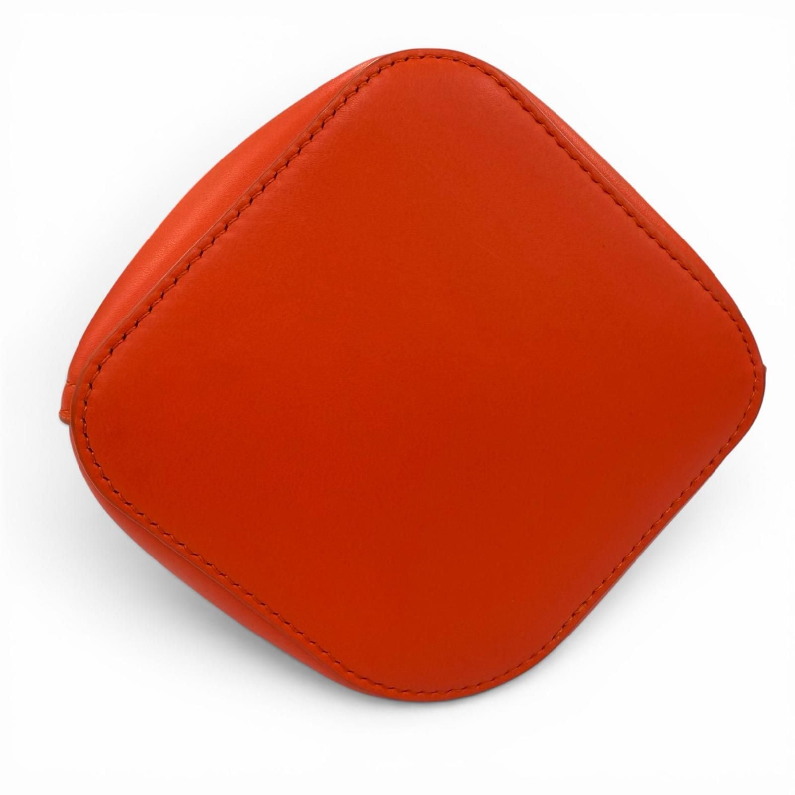 Loewe Pebble Bucket Bag Mini Smooth Calfskin 2-Way Shoulder Vivid Orange — view 4