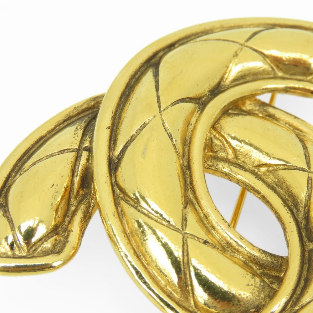 Chanel Brooch CC Logo Quilted Stitch Large Metal Gold Plated — view 5