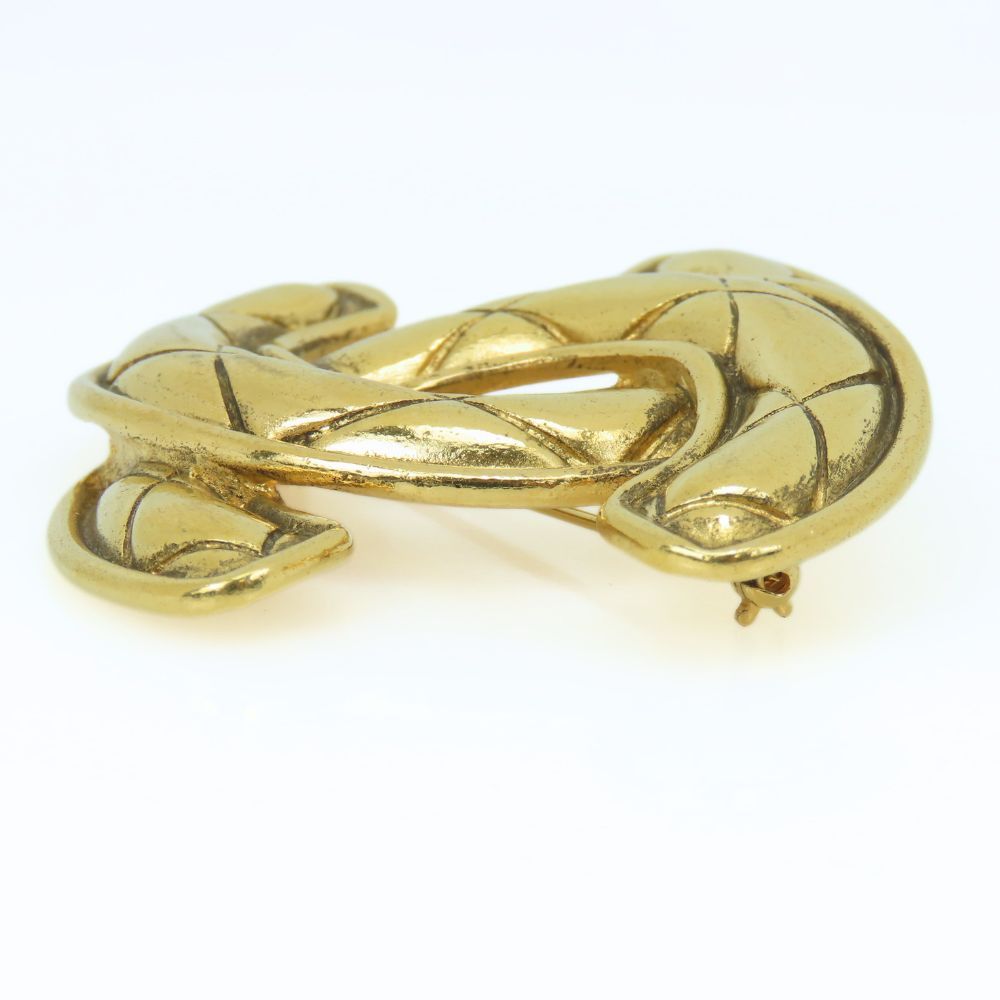 Chanel Brooch CC Logo Quilted Stitch Large Metal Gold Plated — view 7