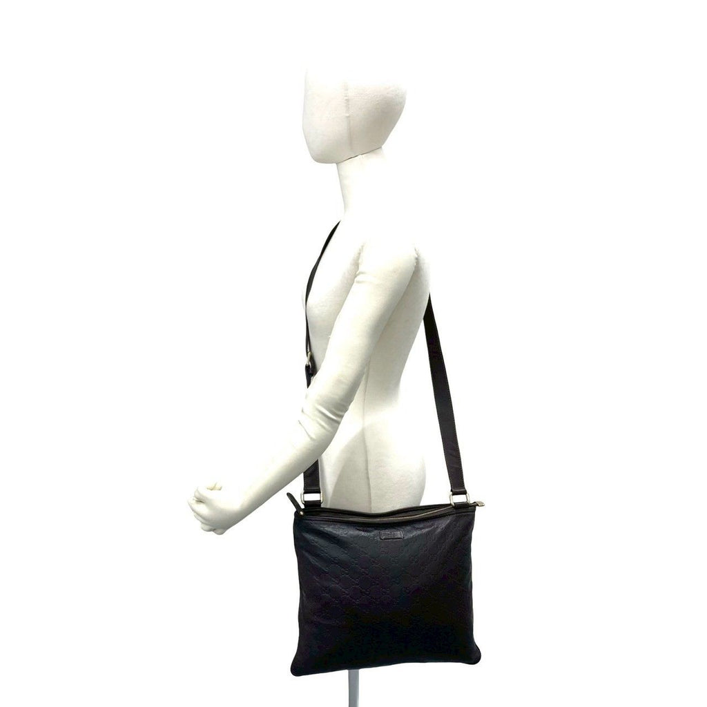 Gucci Guccissima GG Logo Leather Shoulder Bag Crossbody Pochette Brown — view 2