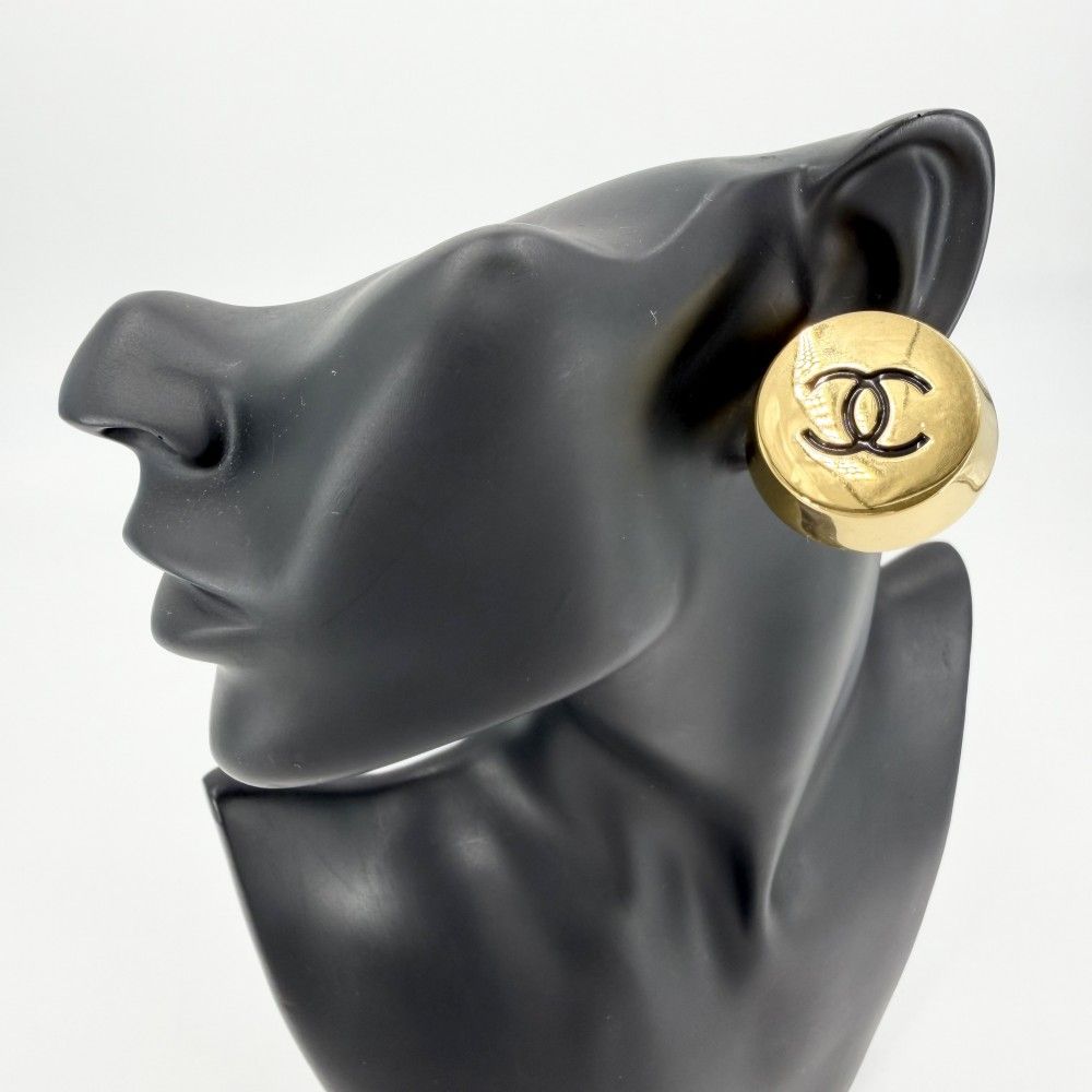Chanel Earrings CC Logo Round Vintage 2 6 Gold — view 2