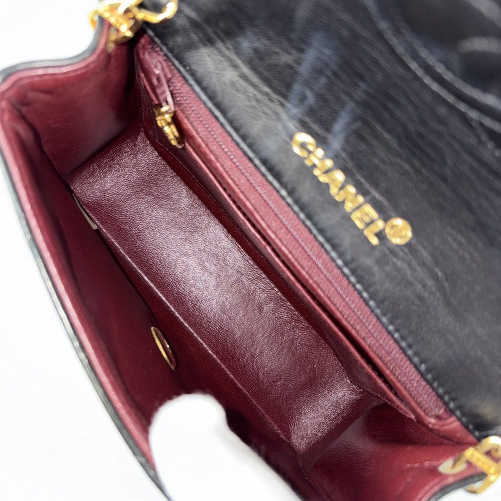 Chanel Shoulder Bag Mini Quilted Chain Turnlock Crossbody Mini Vintage CC Logo — view 4