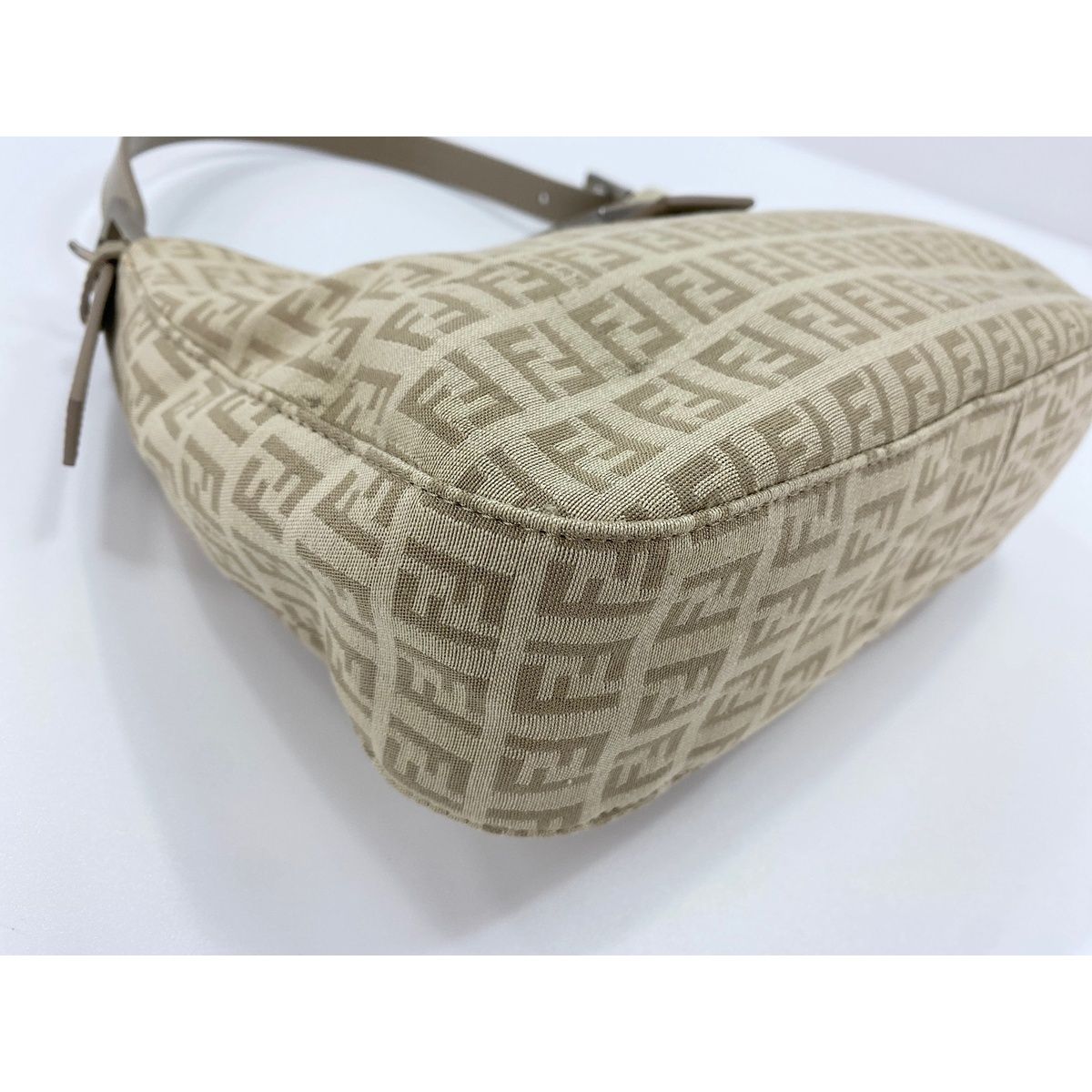 Fendi Shoulder Bag Beige — view 8