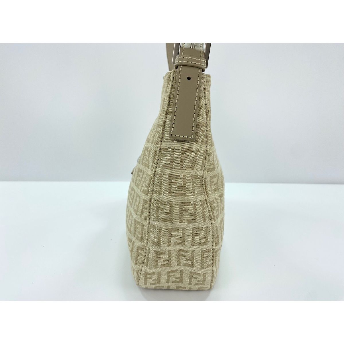 Fendi Shoulder Bag Beige — view 4