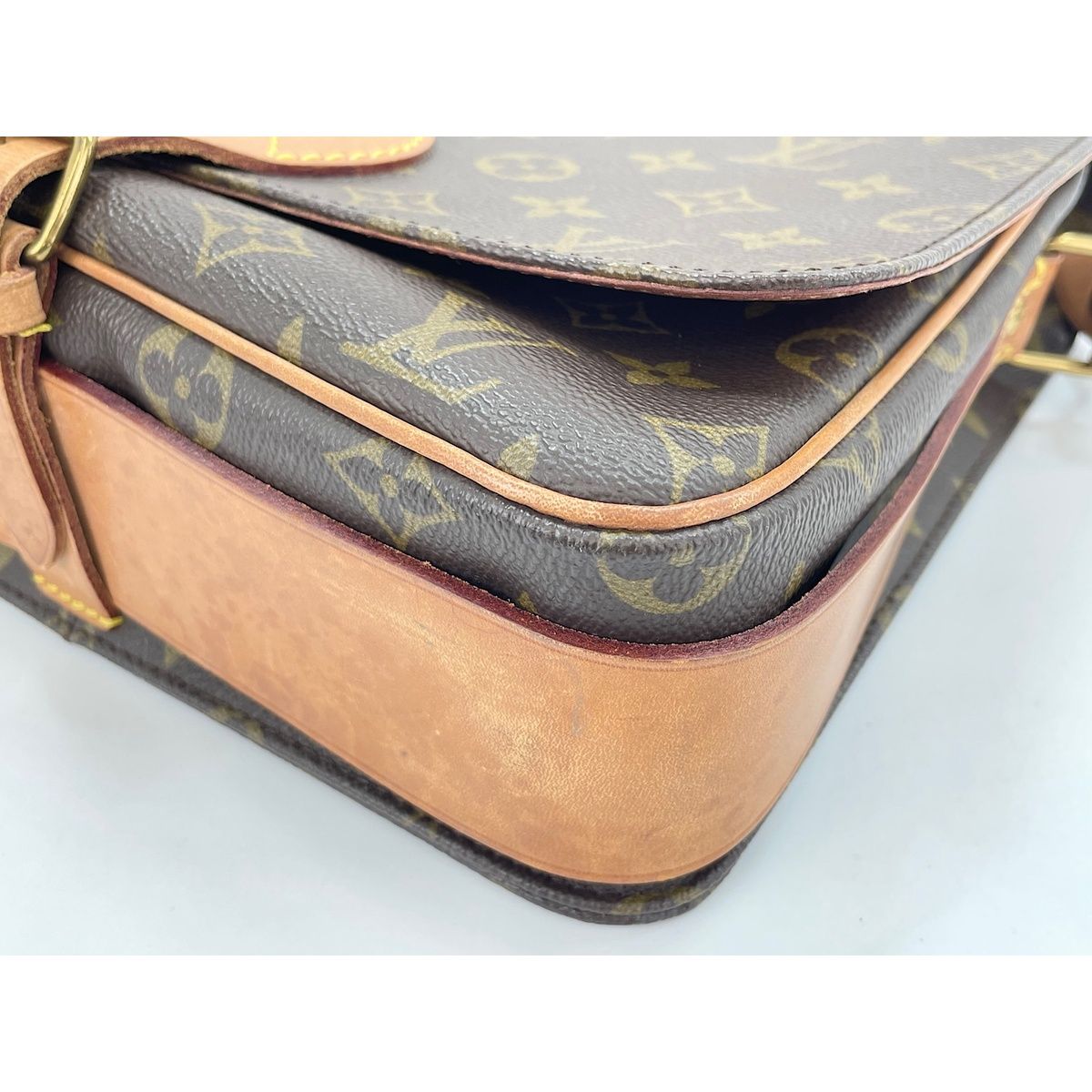 Louis Vuitton Shoulder Bag Cartouchiere GM — view 7