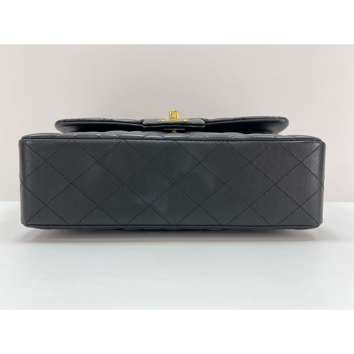 Chanel Shoulder Bag Quilted 23 — view 6