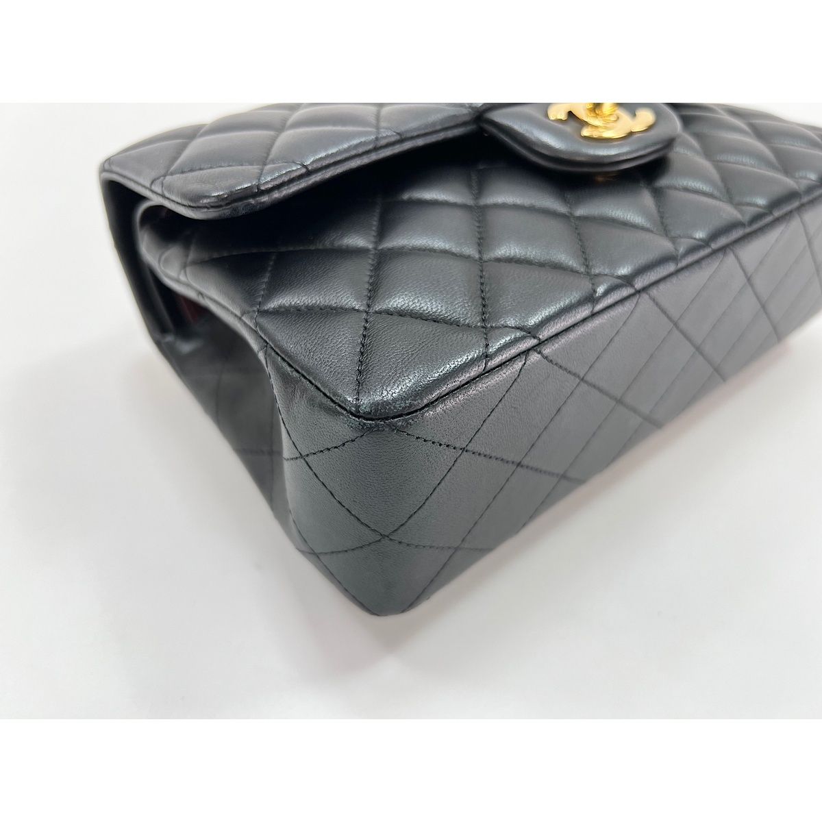 Chanel Shoulder Bag Quilted 23 — view 7