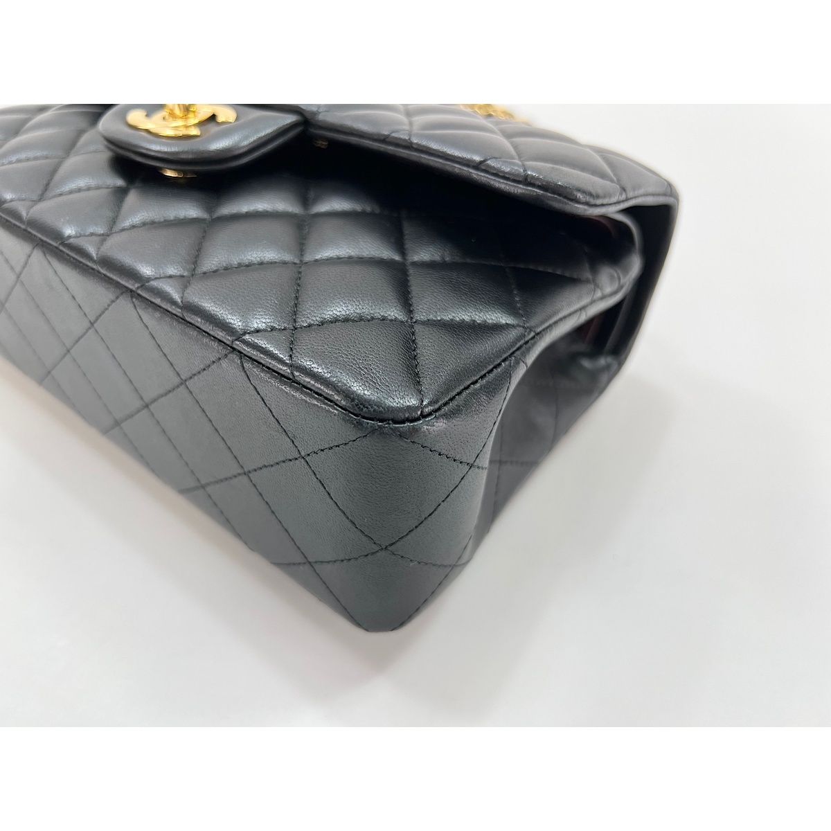 Chanel Shoulder Bag Quilted 23 — view 8