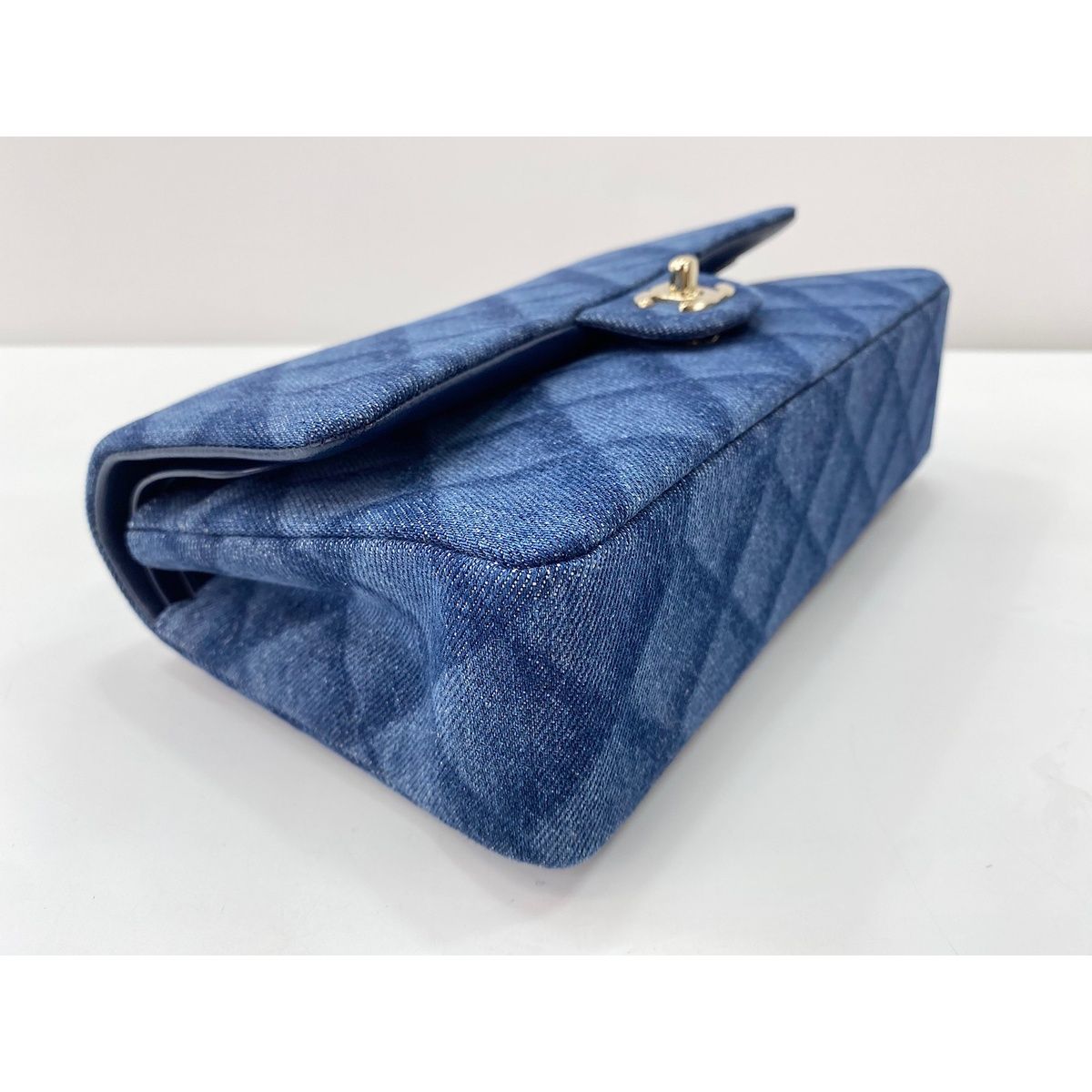 Chanel Shoulder Bag 25 — view 7
