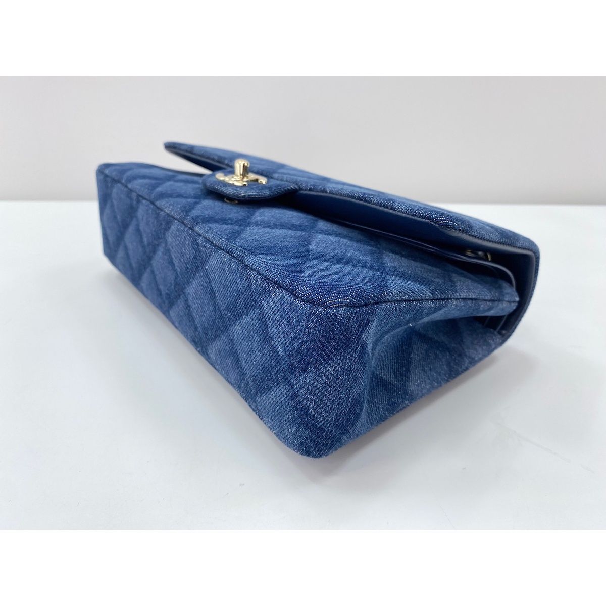 Chanel Shoulder Bag 25 — view 8