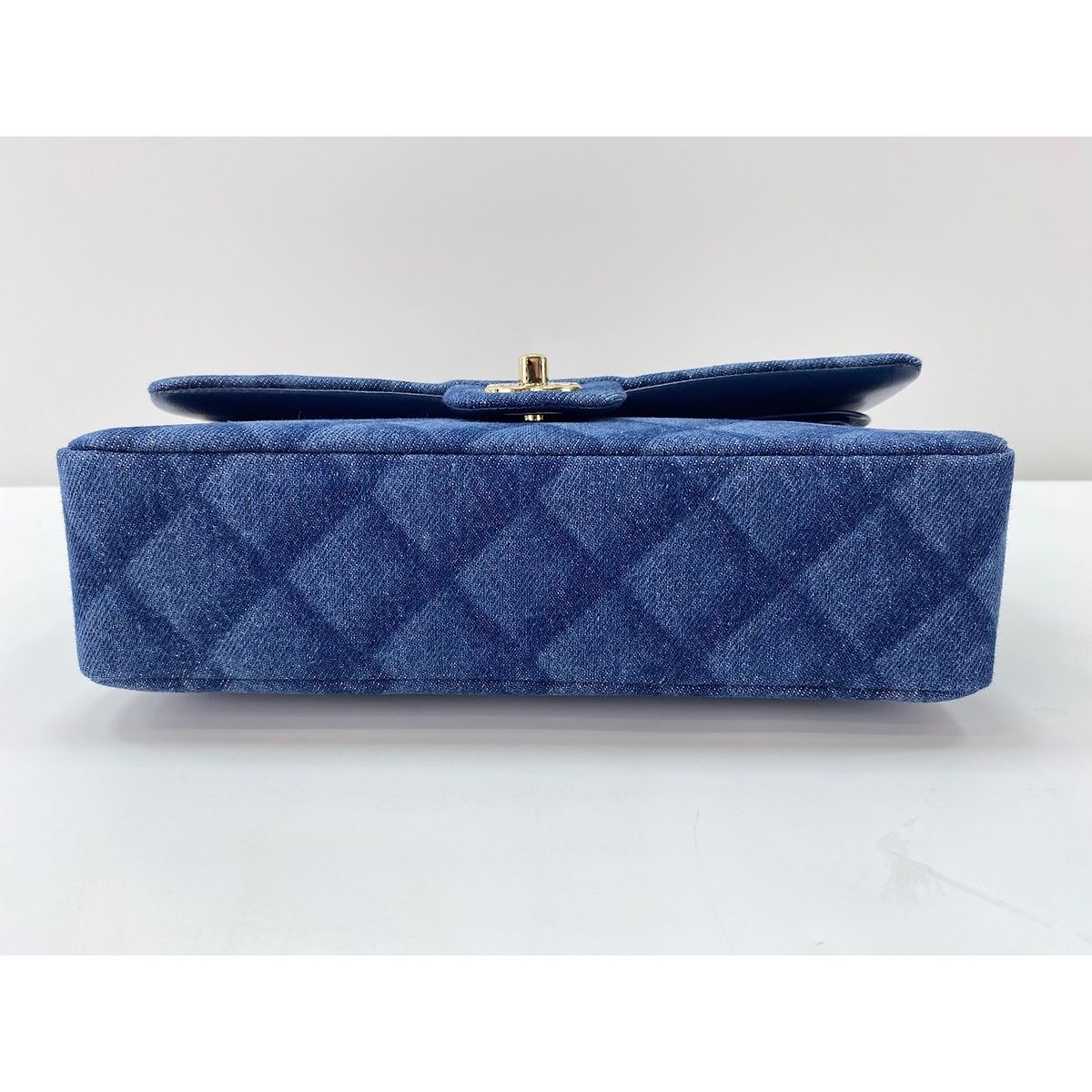 Chanel Shoulder Bag 25 — view 6