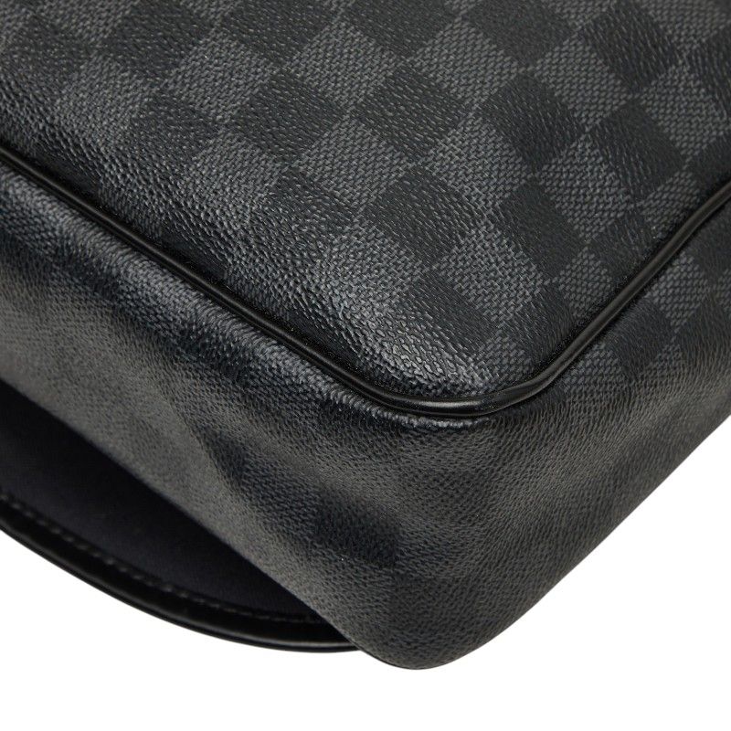 Louis Vuitton Damier Graphite Daniel MM Crossbody Shoulder Bag Black Leather — view 6
