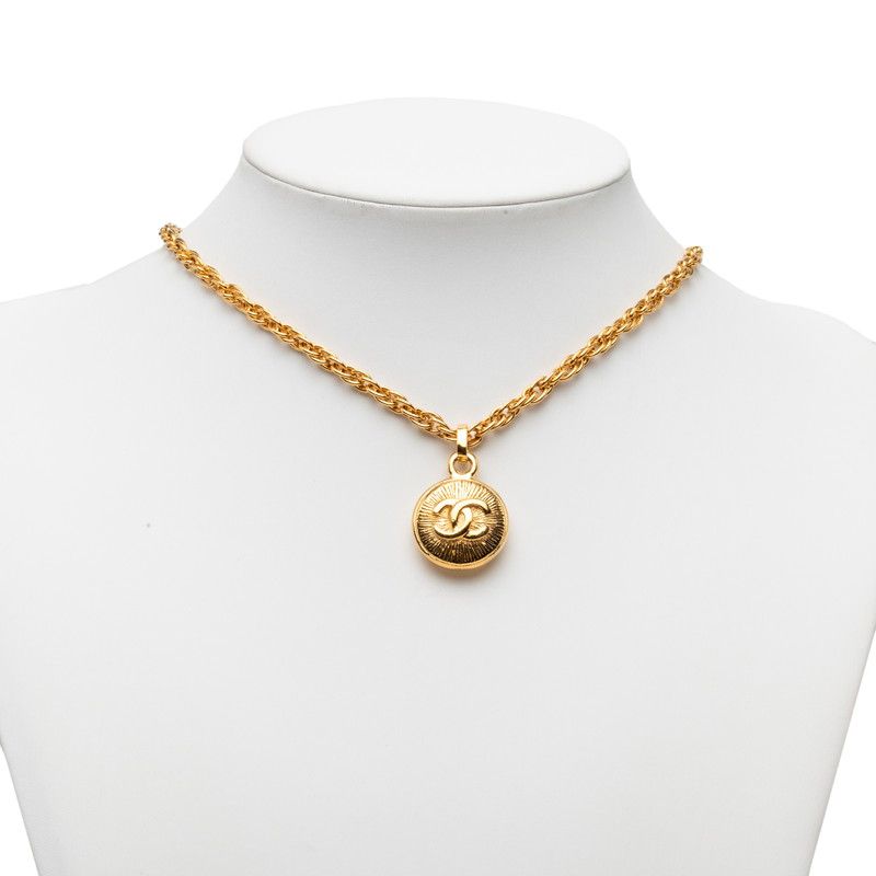 Chanel CC Logo Vintage Chain Pendant Gold Plated — view 6