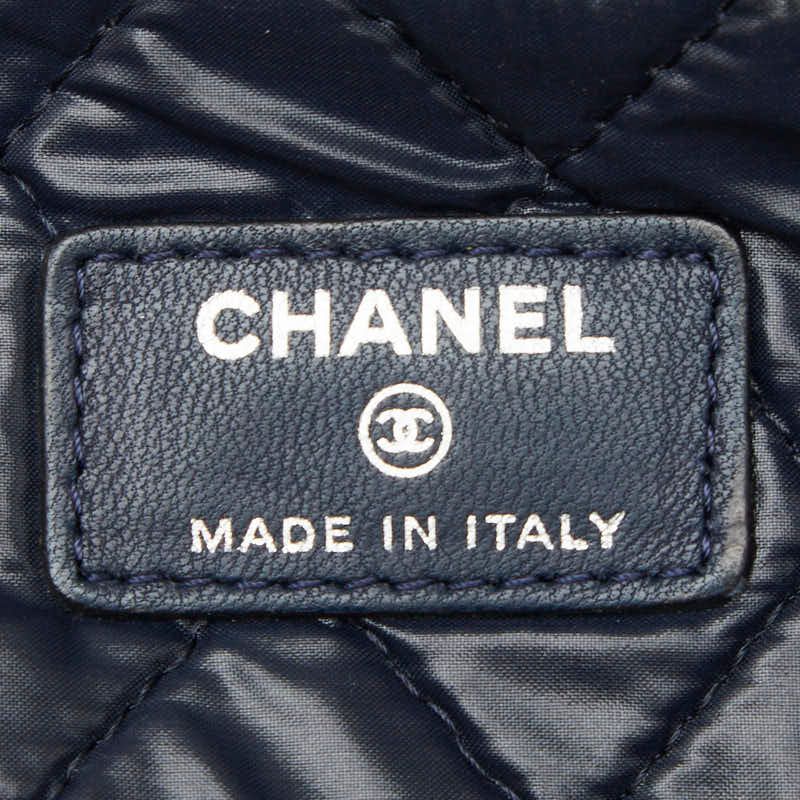 Chanel Quilted CC Logo Clutch Navy Green Lambskin Enamel — view 7