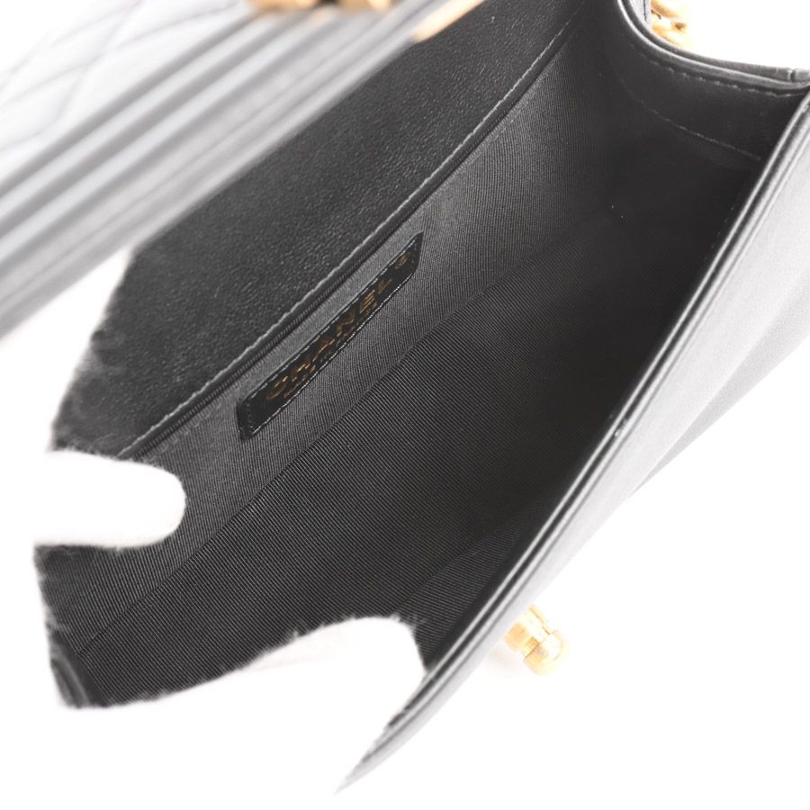 Chanel Shoulder Bag Boy Small — view 4