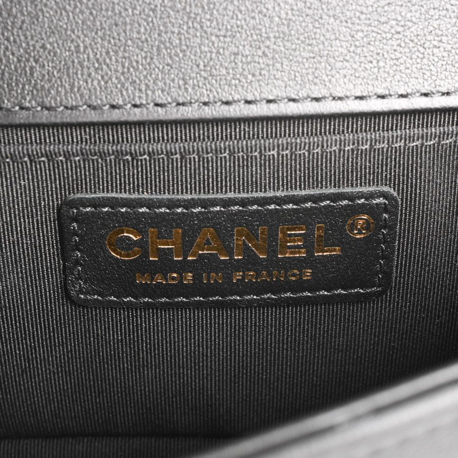 Chanel Shoulder Bag Boy Small — view 6
